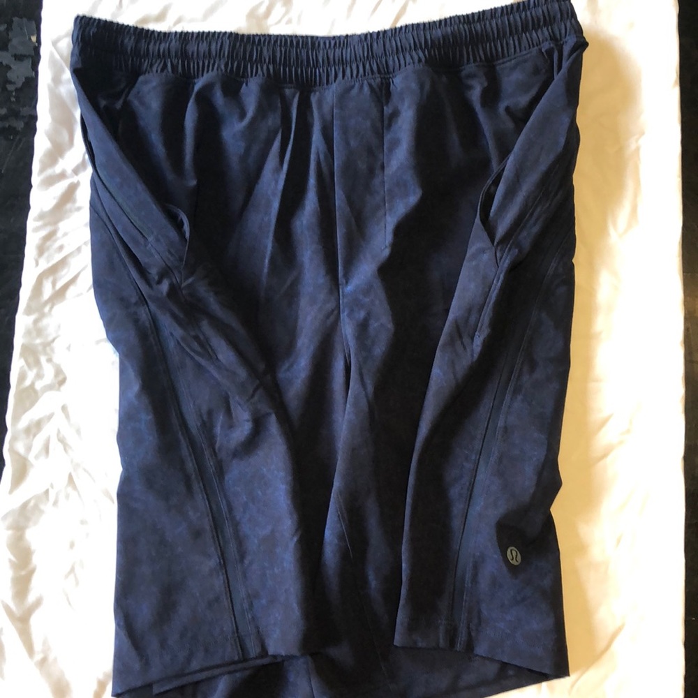 Men’s Lululemon shorts, large